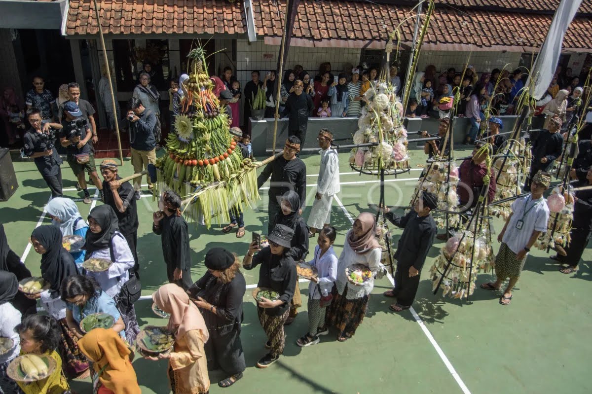 Masyarakat adat Cireundeu, Jawa Barat (foto: Antaranews)