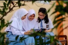 Ilustrasi siswi SMA (foto: Istimewa)