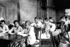 Suasana belajar di Kweekschool Lembang tahun 1931. (Sumber: KITLV, Dokumentasi Malia Nur Alifa)