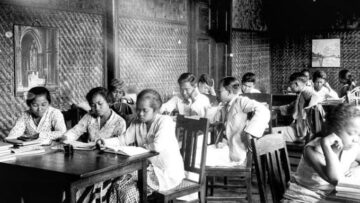 Suasana belajar di Kweekschool Lembang tahun 1931. (Sumber: KITLV, Dokumentasi Malia Nur Alifa)