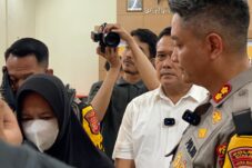 Tersangka kasus perdagangan orang ketika diamankan pleh Polres Cimahi (foto: Info Bandung Barat)