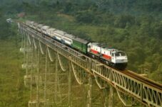 Jembatan Cikubang (foto: Portal Informasi Indonesia)